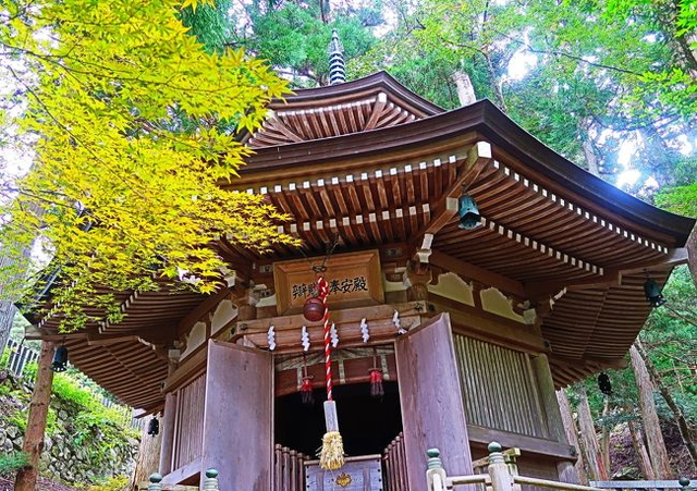 金華山黄金山神社