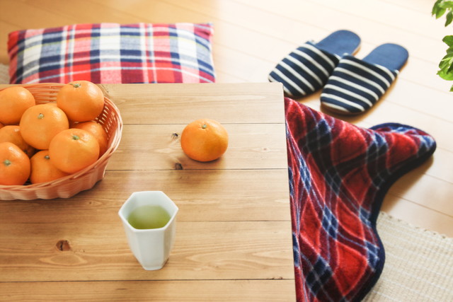 こたつにミカンと緑茶