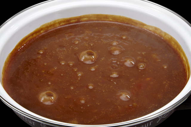 ぐつぐつ煮込んでいるカレー