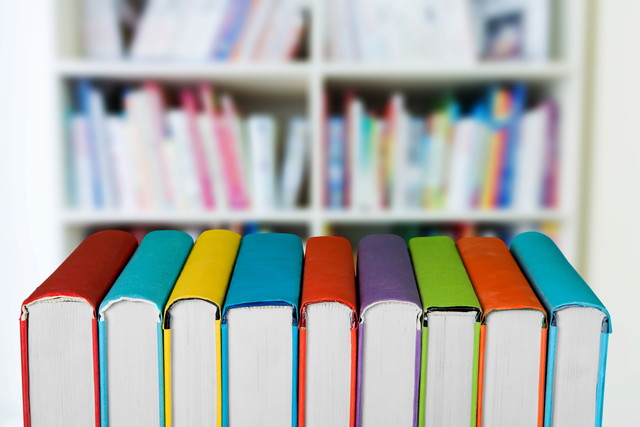本棚と教科書